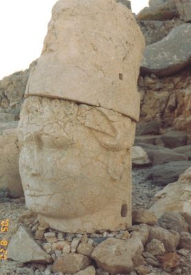 Mount Nemrut_Eastern terrace_Hierothesion